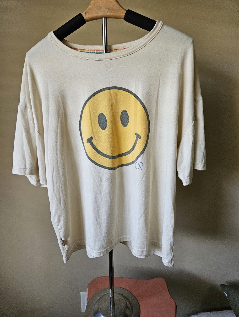 OP Ocean Pacific Smiley Face Boxy Sleep Tee - Size M